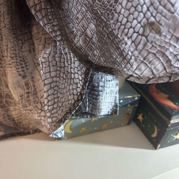 Olsen Button Down Snake Print Blouse Large - Picture 2 of 15